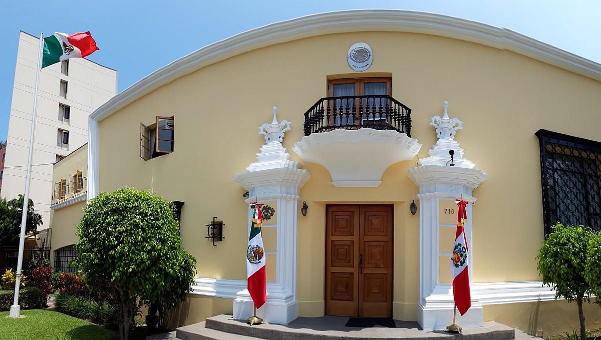 La salida de la expremier abre una nueva etapa en las relaciones entre Perú y México, tras más de un año de ruptura diplomática, pero con posibles implicancias posteriores. (Foto: Embajada de México / Facebook)