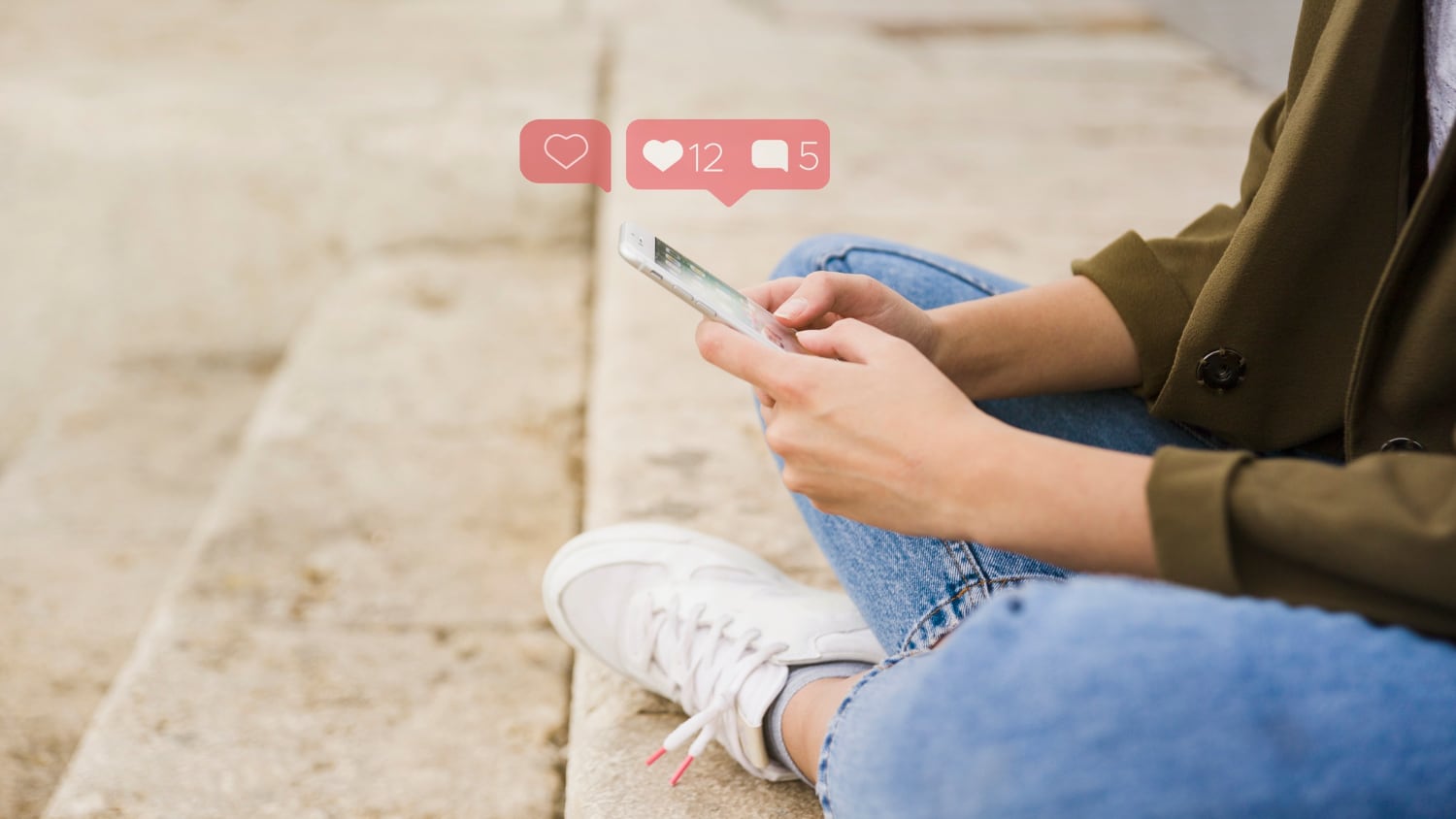 El uso de las redes sociales se ha masificado en todo el mundo, llegando también a los jóvenes, por lo que es importante enseñar medidas preventivas contra cosas negativas que se pueden encontrar en ellas (Foto: Freepik)
