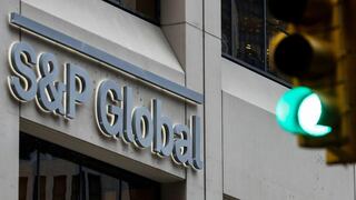 S&P considera que las alzas de tasas reducirán la emisión de bonos en el mundo