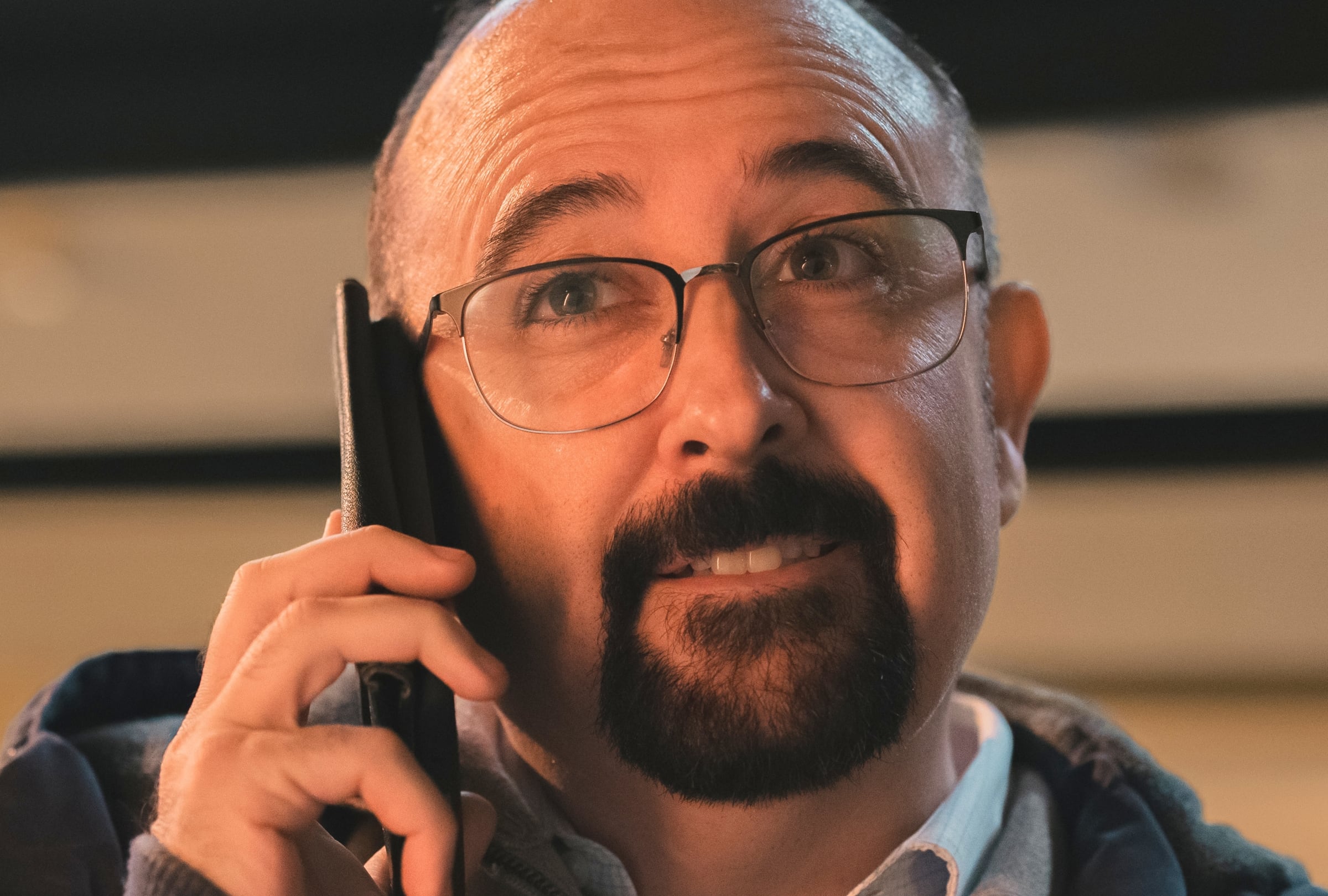 En la serie española "Muertos S.L.", Dámaso es un veterano empleado y el chófer de la Funeraria Torregrosa que pasa gran parte de la historia ambicionando y disputando el puesto de director de la empresa (Foto: Netflix)