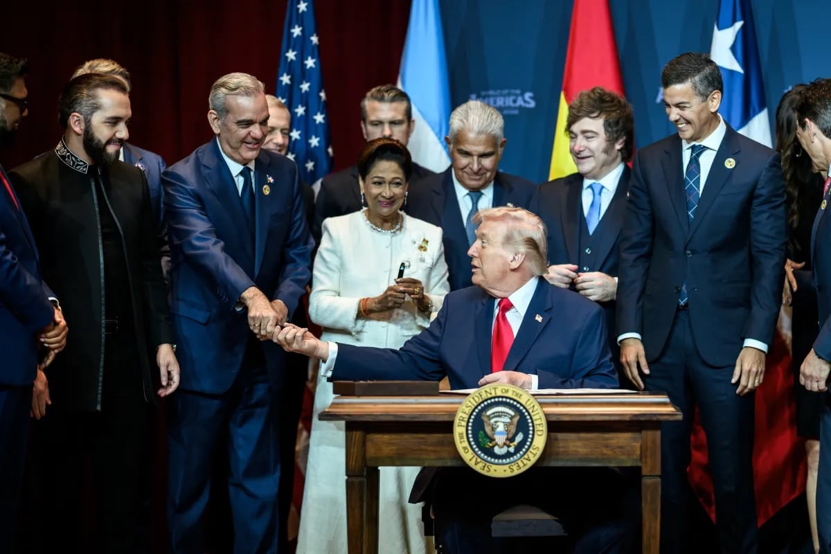 El presidente de Estados Unidos, Donald Trump, y algunos líderes latinoamericanos en la firma del Escudo de las Américas. Foto: Casa Blanca