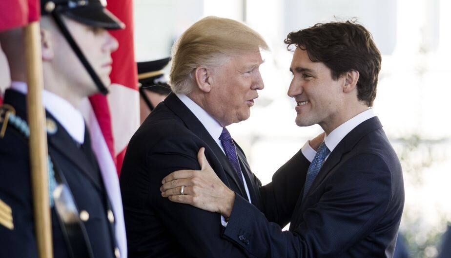 Donald Trump se burló del primer ministro de Canadá, Justin Turdeau, al llamarlo “gobernador”. (Foto: EFE)