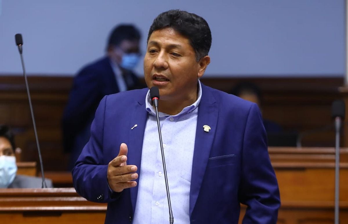 Congresista Doroteo habría usado seguridad del Estado para movilizar a extrabajadora de su despacho