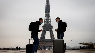 Los escasos turistas en París descubren otras facetas de la Ciudad Luz