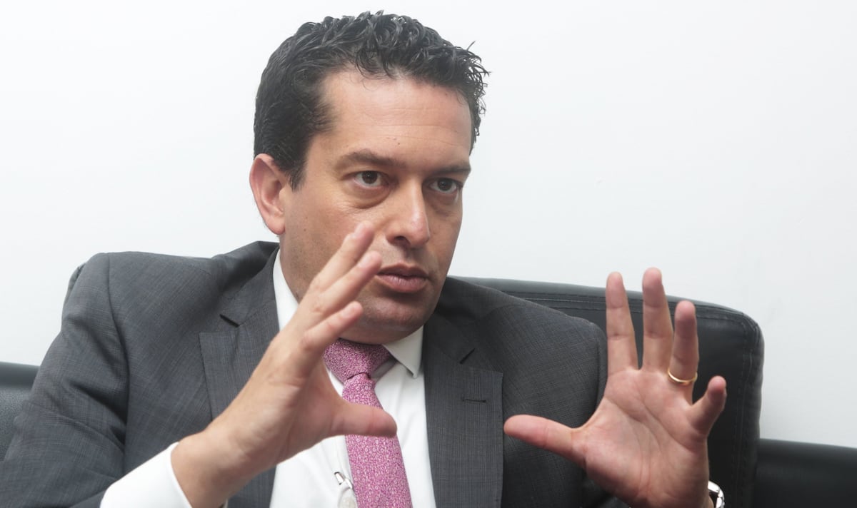 “Tenemos que darnos cuenta de que la estabilidad es indispensable para poder desarrollar nuestras actividades”, sostuvo Miguel Torres, presidente del Congreso. Foto: USI