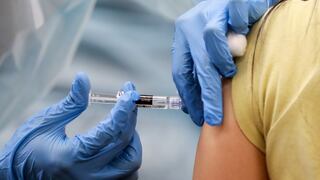 Oxford estudiará si se puede combinar dosis de vacunas diferentes contra el COVID-19