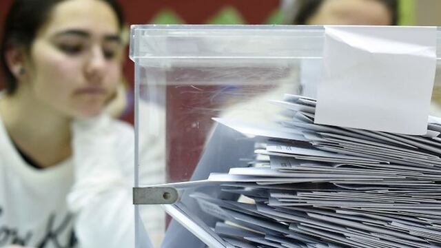 Los catalanes votaron en gran número tras dos meses de vértigo