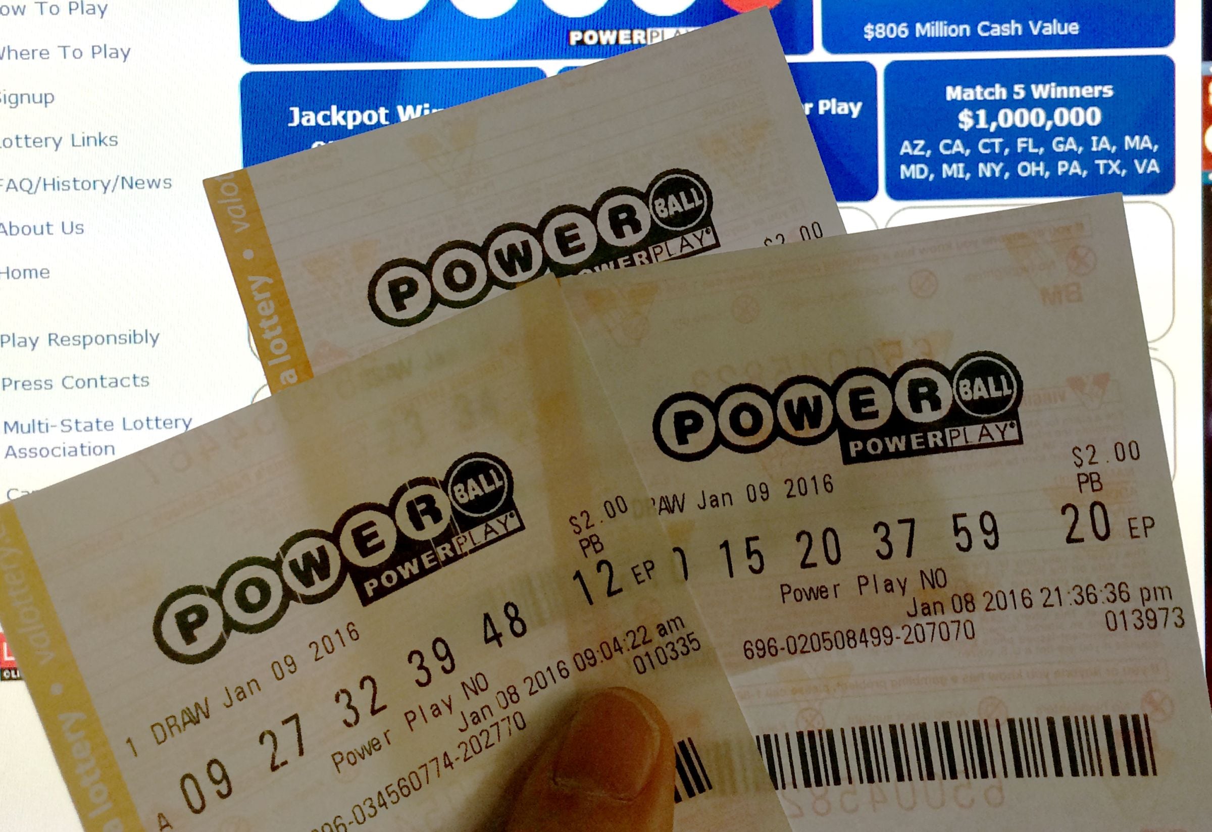 Por lo general, los participantes del Powerball pueden reclamar un premio de hasta $600 en cualquier lotería autorizada de la jurisdicción donde compraron el boleto. (Foto: KAREN BLEIER / AFP)