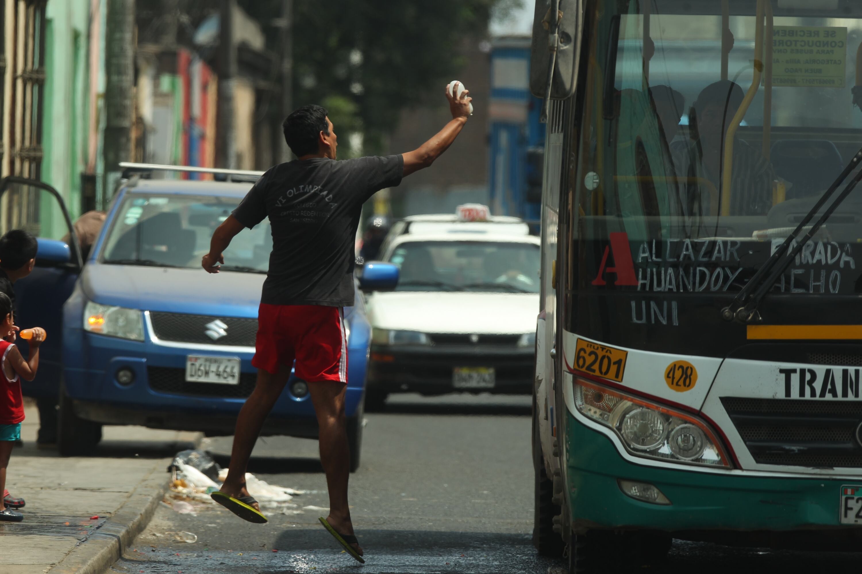 Sedapal instó a los vecinos a no desperdiciar el agua potable en la temporada de carnavales. (Foto: GEC)