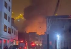 Incendios en Navidad: Más de 30 unidades de bomberos atienden emergencia en el Rímac