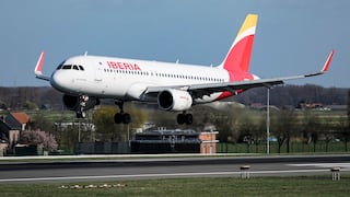 Aerolínea Iberia responde a preocupaciones en España por crisis del combustible