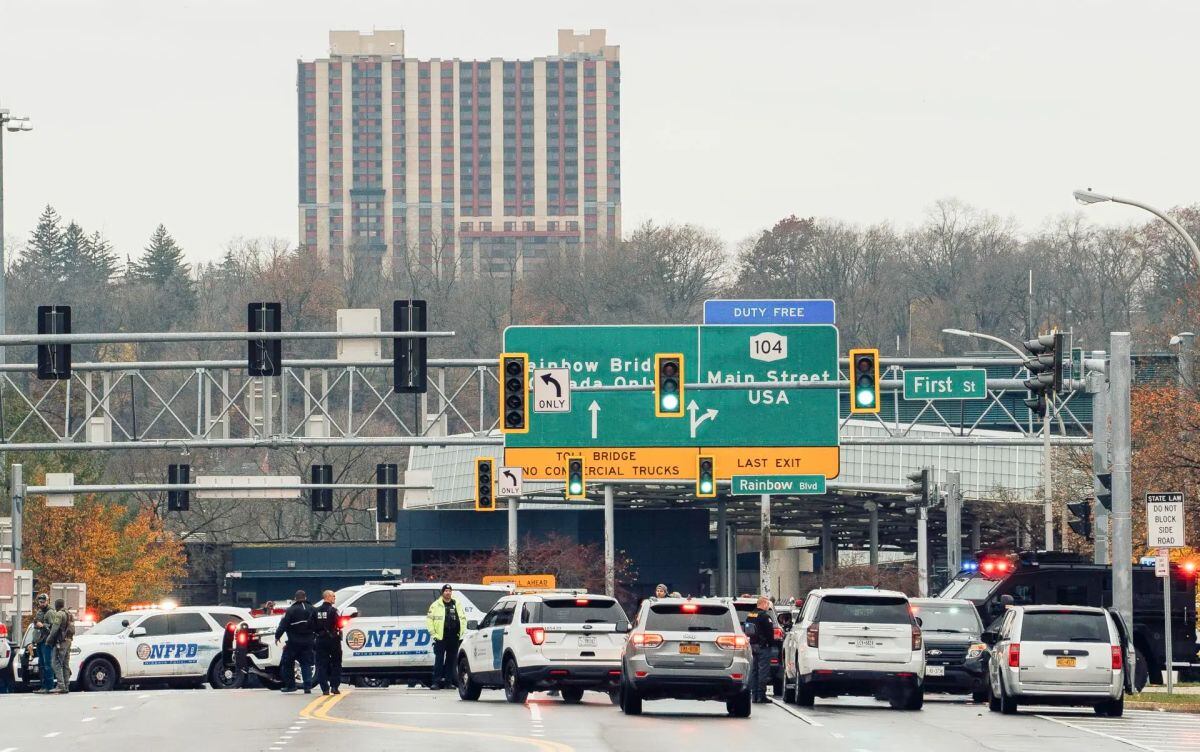 Ante este acontecimiento quedó cerrado el Parque Estatal Cataratas del Niágara hasta nuevo aviso. (Foto: EFE)