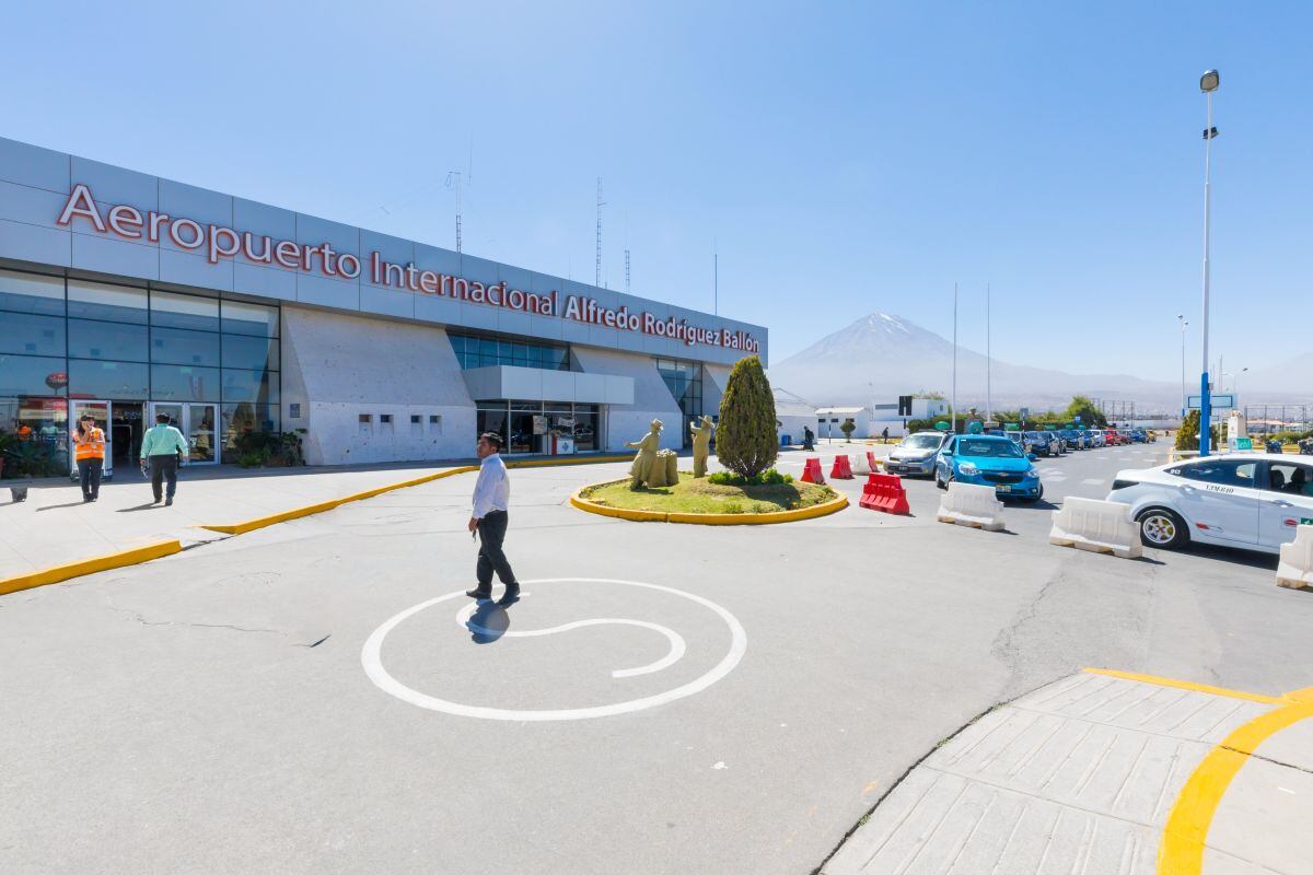 La Policía descartó la presencia de cualquier artefacto peligroso en aeropuerto de Arequipa. Foto: Indecopi.