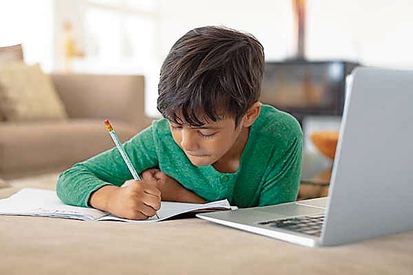 Ceplan: mayor inversión educativa no elimina brechas en aprendizaje y equidad. | Foto: Montesori.