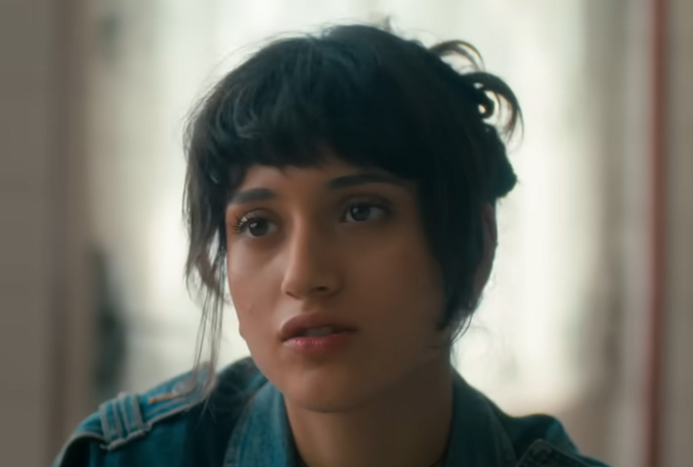 Marifer (Camila Calónico) lidia con el duelo por la muerte de Memo y piensa en su futuro en la segunda temporada de la serie mexicana "Nadie nos va a extrañar" (Foto: Amazon Prime Video)