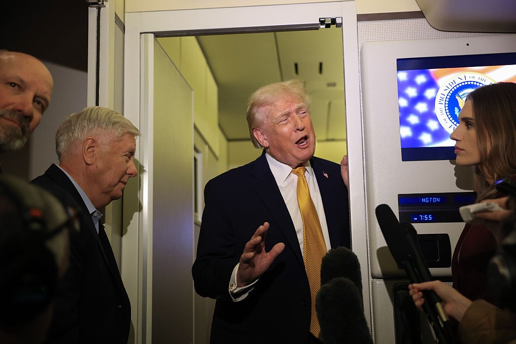 Fuentes de la Casa Blanca relataron al Washington Post que pese a dedicatoria de Machado a Trump tras ganar el Nobel de la Paz, ella debió cedérselo. Foto: Joe Raedle/Getty Images