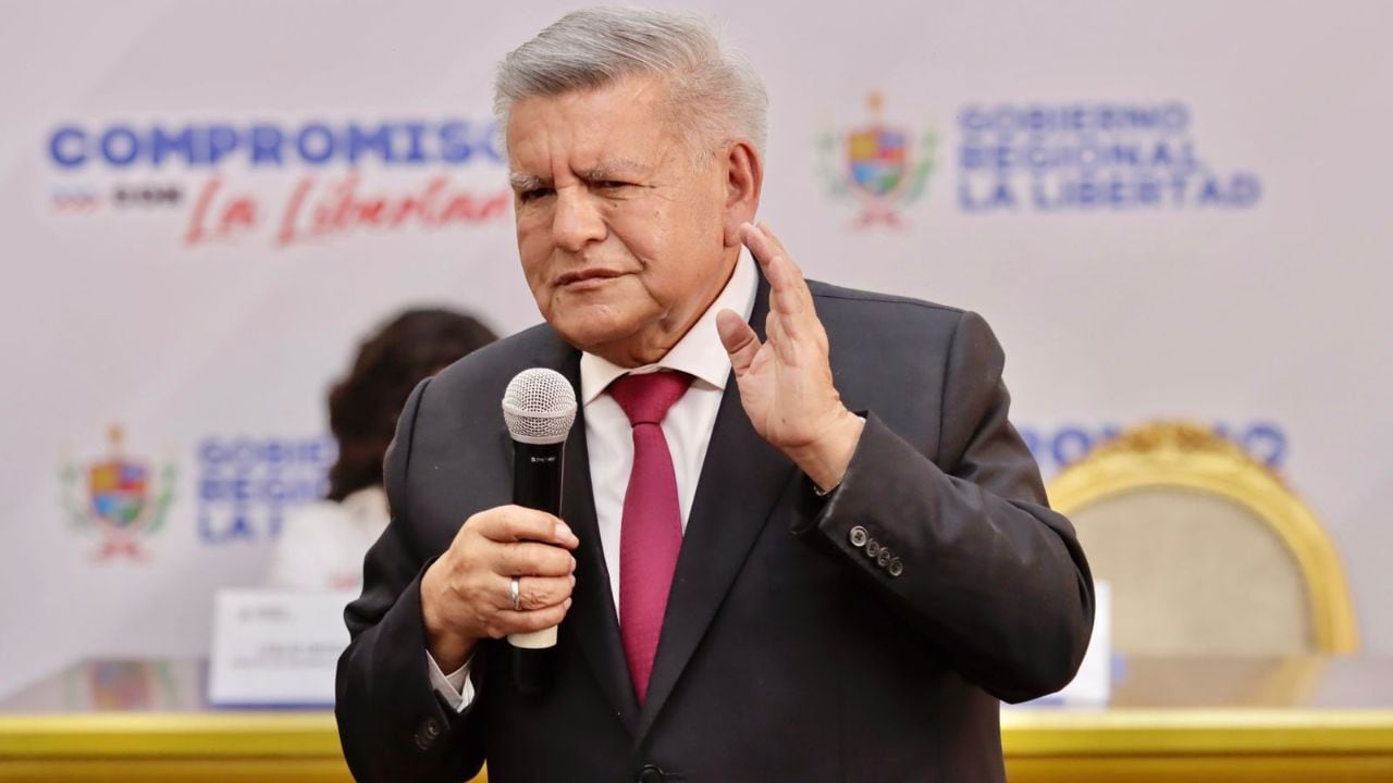 César Acuña defendió las millonarias contrataciones otorgadas a joven empresaria. Foto: difusión.