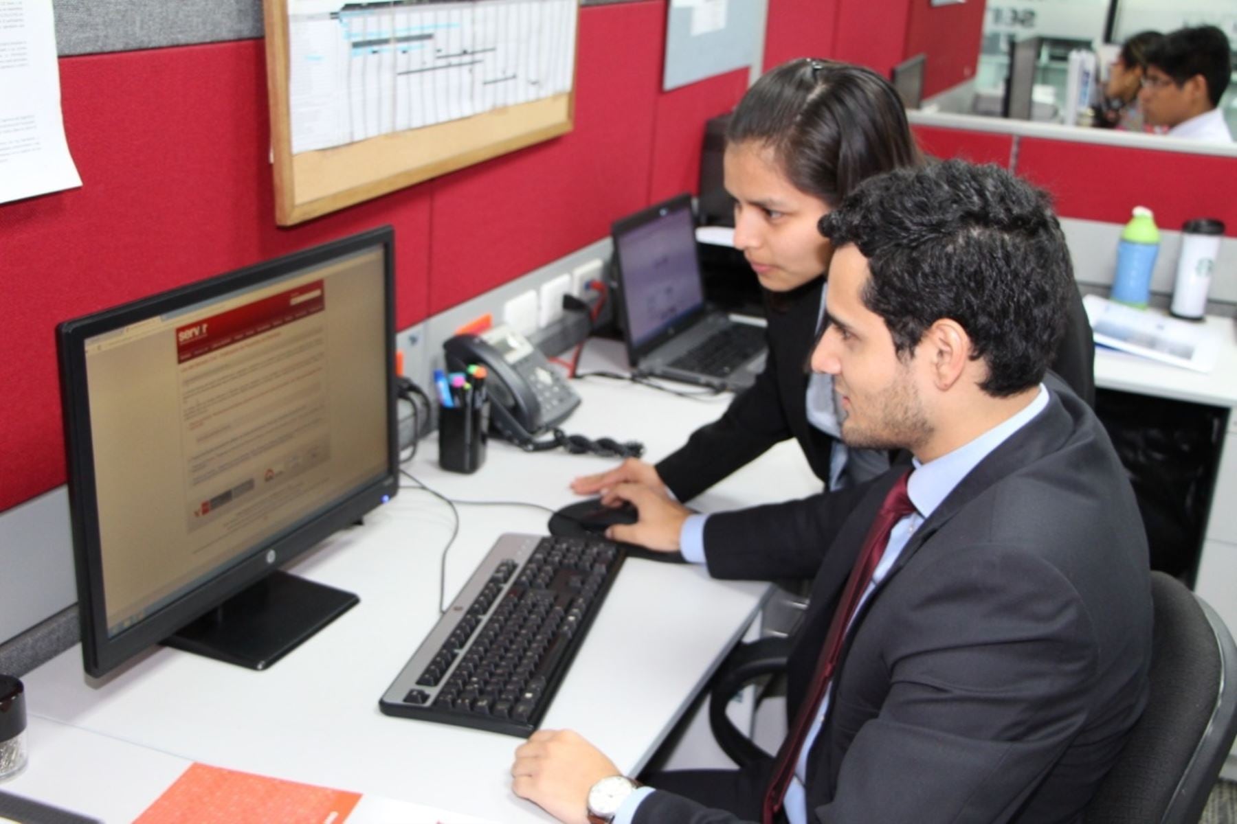 ¿Las empresas pueden revisar mensajes de sus trabajadores?