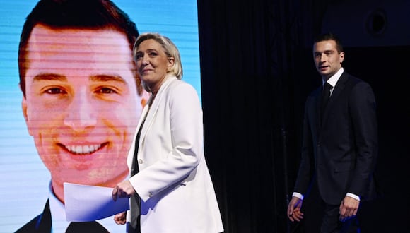 La líder de Agrupación Nacional, Marine Le Pen, y el presidente del partido, Jordan Bardella, en París el 9 de junio. Fotógrafo: Julien De Rosa/AFP/Getty Images