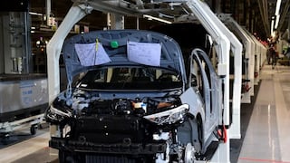 Donald Trump acusa a la UE de incumplir acuerdo y elevará arancel a vehículos al 25%
