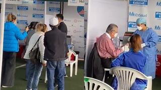 Óscar Maúrtua: usuarios reportan incidentes en vacunación de canciller en San Isidro | VIDEO