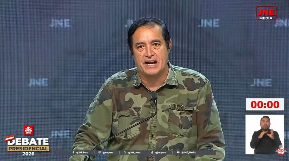 Álex Gonzales planteó una "revolución educativa" con internet en colegios y educación técnica desde secundaria. Foto: Captura JNE.