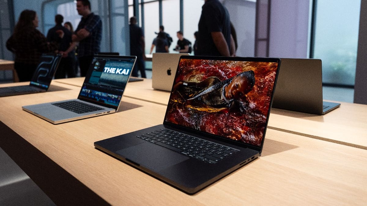 Apple presenta primer MacBook Pro con pantalla táctil