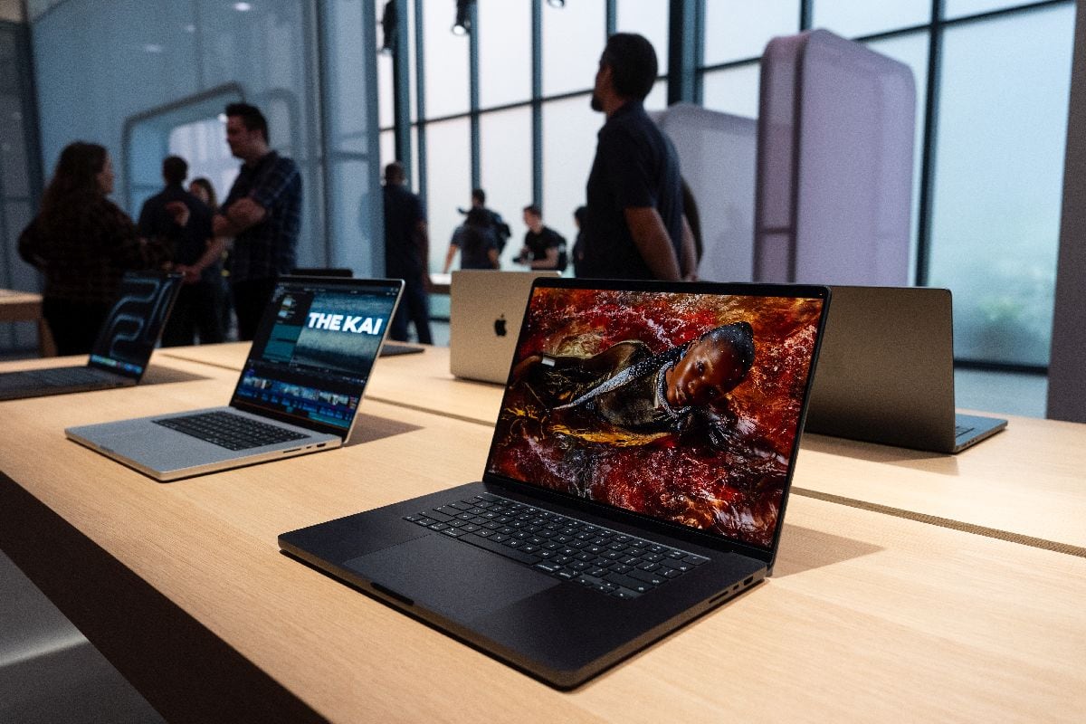 Un ordenador portátil MacBook Pro de 16 pulgadas con chip M5 Max, durante un evento de Apple en Nueva York, Estados Unidos, el miércoles 4 de marzo de 2026. Fotógrafo: Adam Gray/Bloomberg