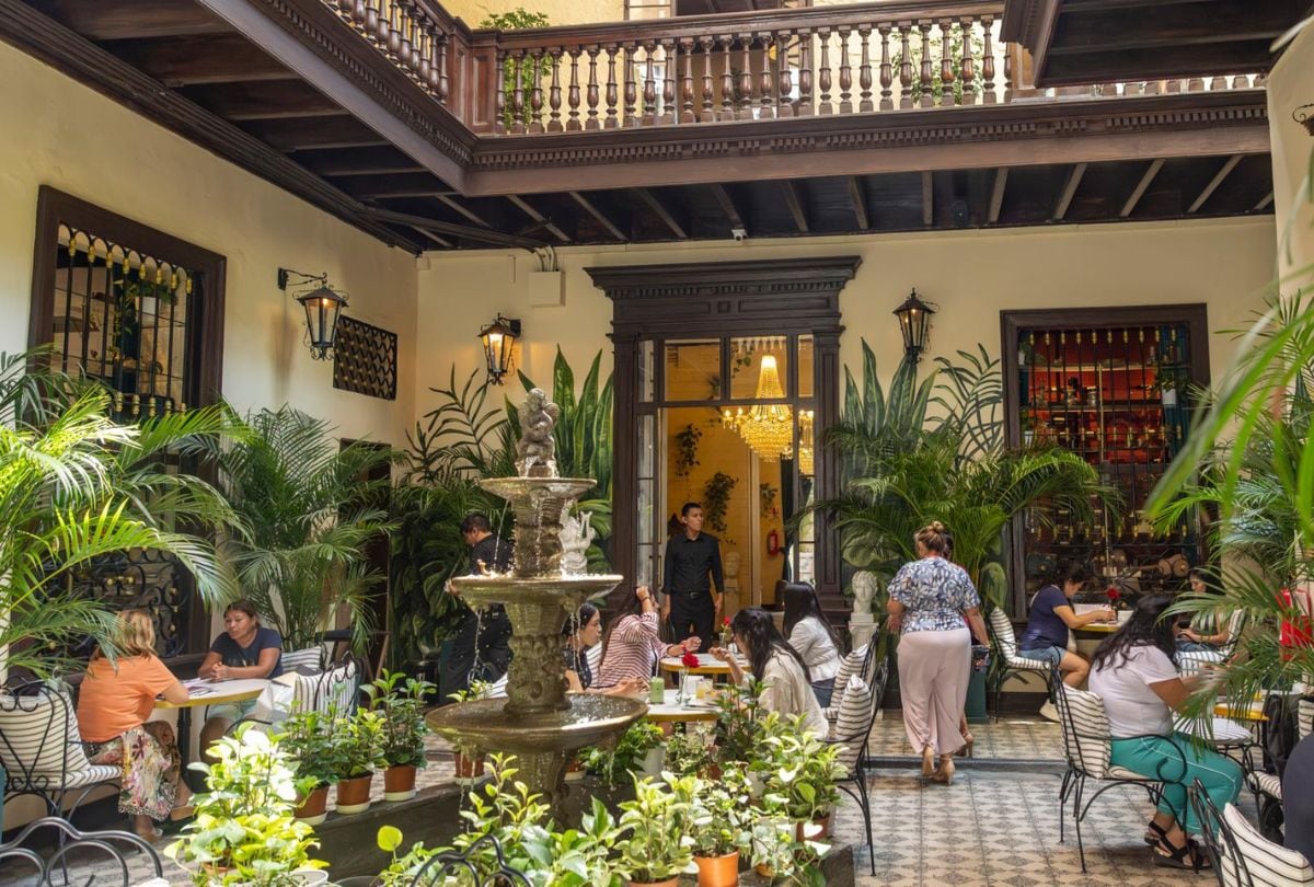 Casona del Centro de Lima convertida hoy en Ancestral Café reúne a oficinistas y congresistas. (Foto: GEC).
