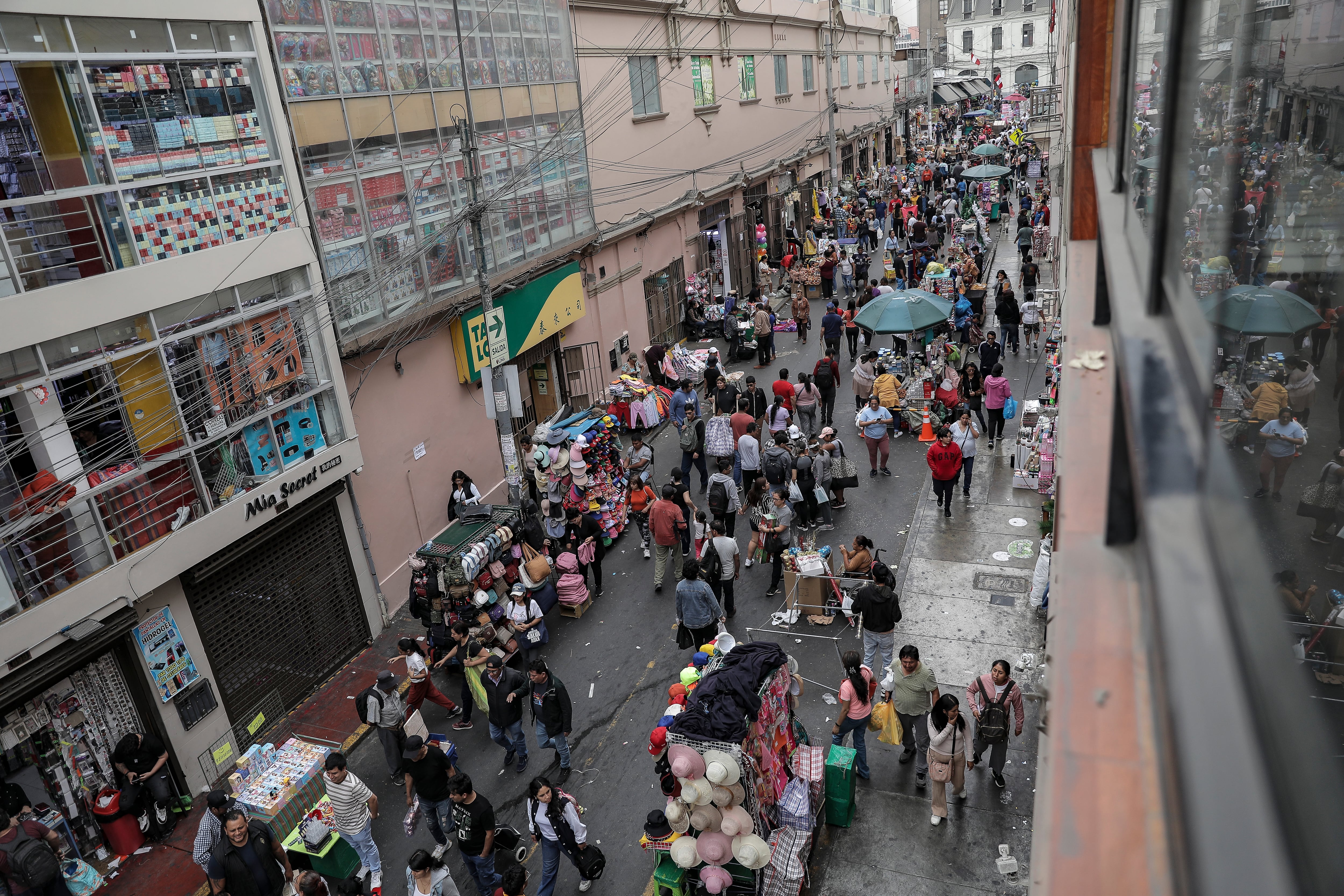 La falta de conexión entre lo que enseñan algunas universidades e institutos y lo que realmente demanda el mercado laboral tendría un elevado costo para el Perú. (Foto: Joel Alonzo)