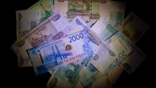Operadores se preparan para abandonar la tasa del rublo de Moscú