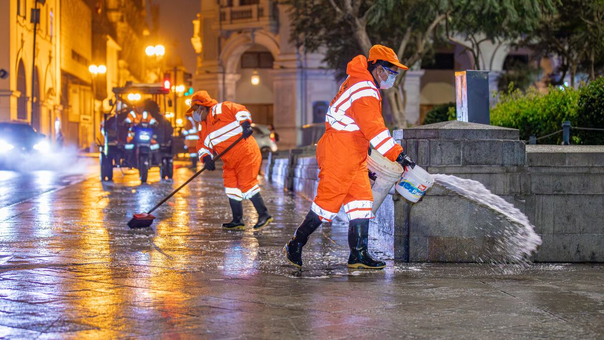 Multa por miccionar en la vía pública subiría a S/ 750