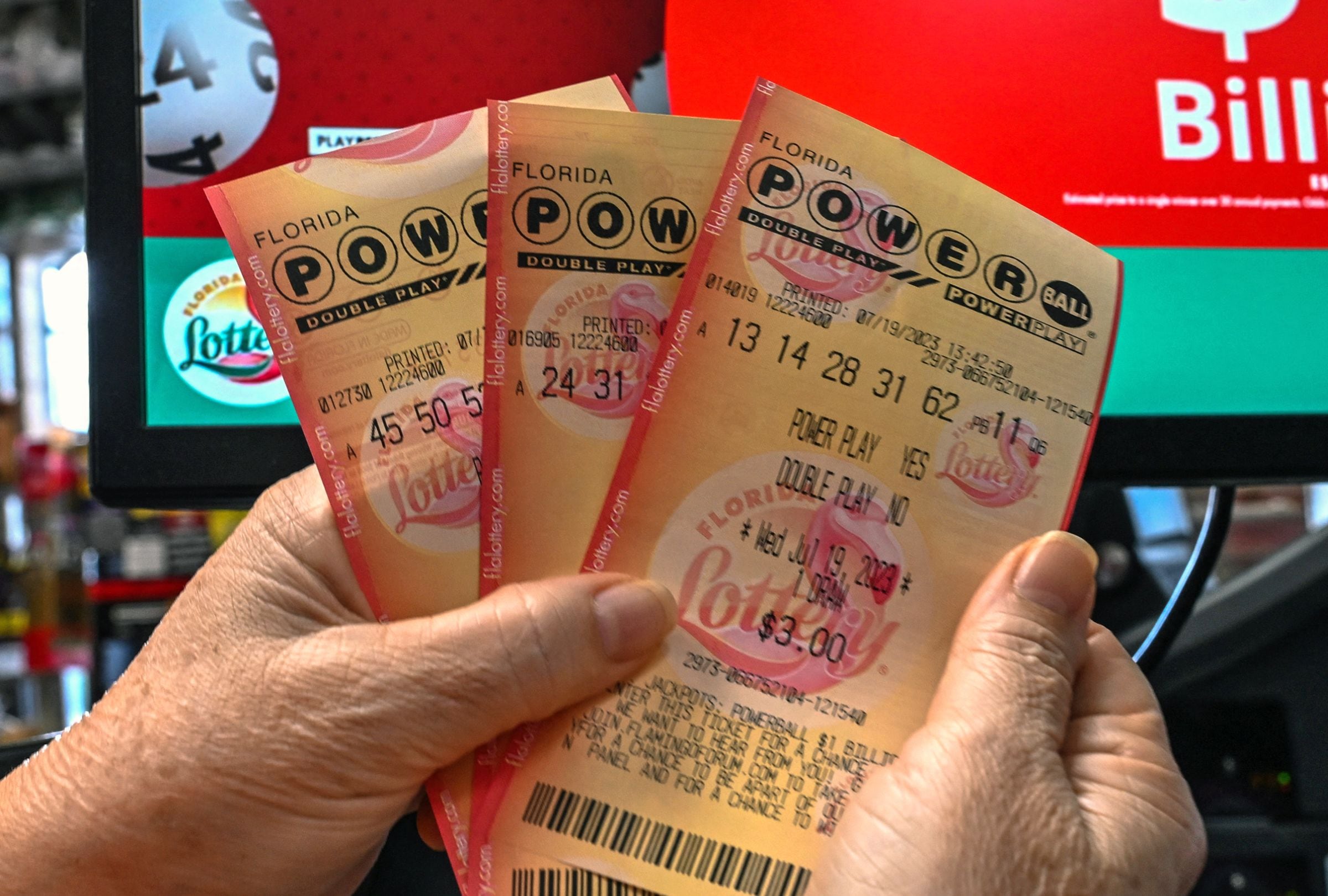 En esta nota conocerás los resultados del sorteo del Powerball del lunes 16 de febrero y descubrir si alguien se quedó con el premio mayor. (Foto: GIORGIO VIERA / AFP)