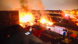 Barrios Altos: incendio consume diez viviendas de una quinta frente al INCN