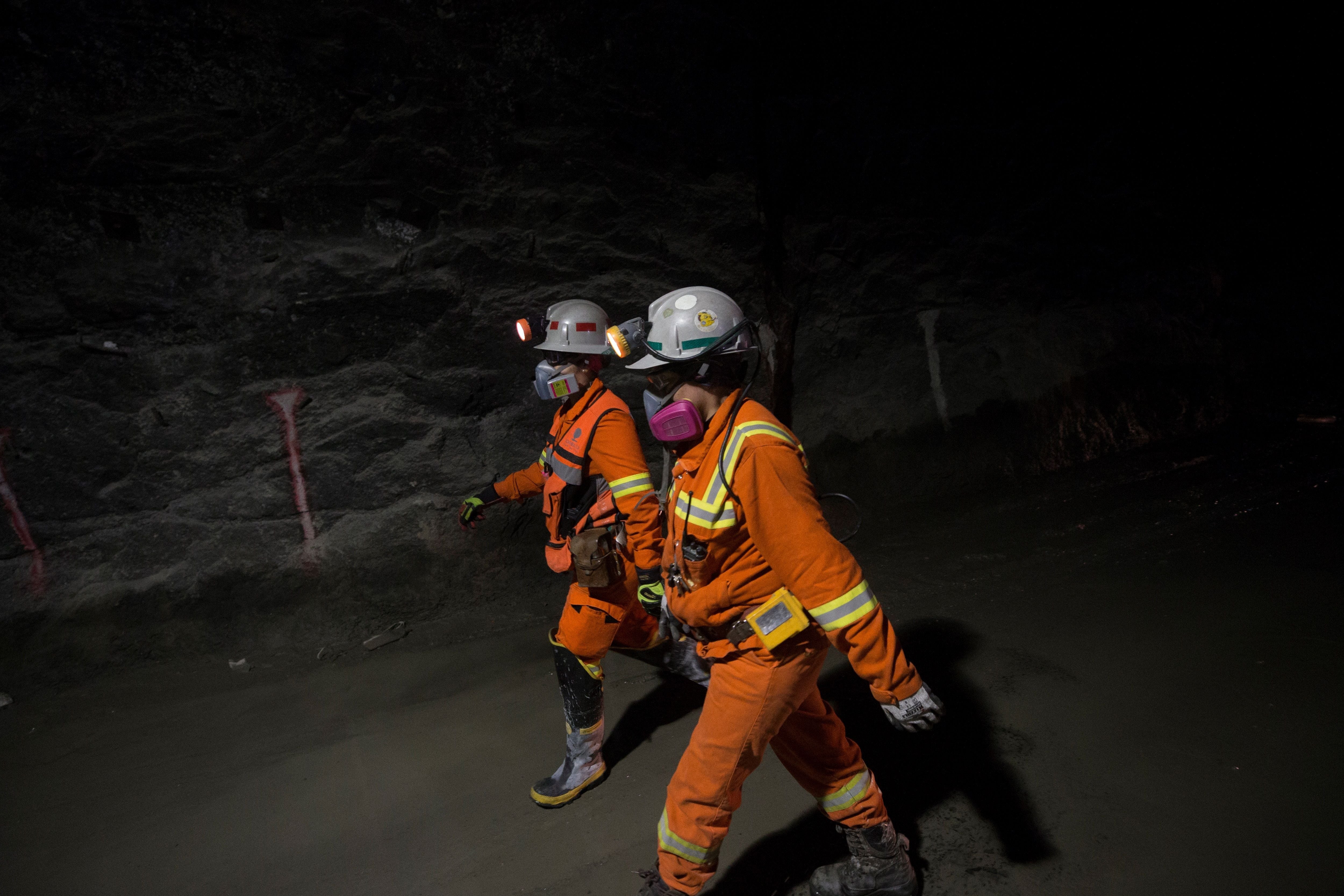 La minería empieza a abrir más espacio al talento femenino impulsada por la competencia por profesionales y la necesidad de fortalecer culturas laborales más seguras y sostenibles. Foto: referencial /EFE/Alberto Valdes