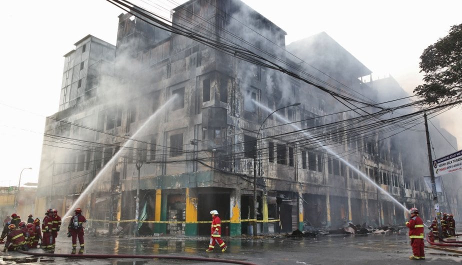 Incendio de galería Nicolini. (Foto: Andina)