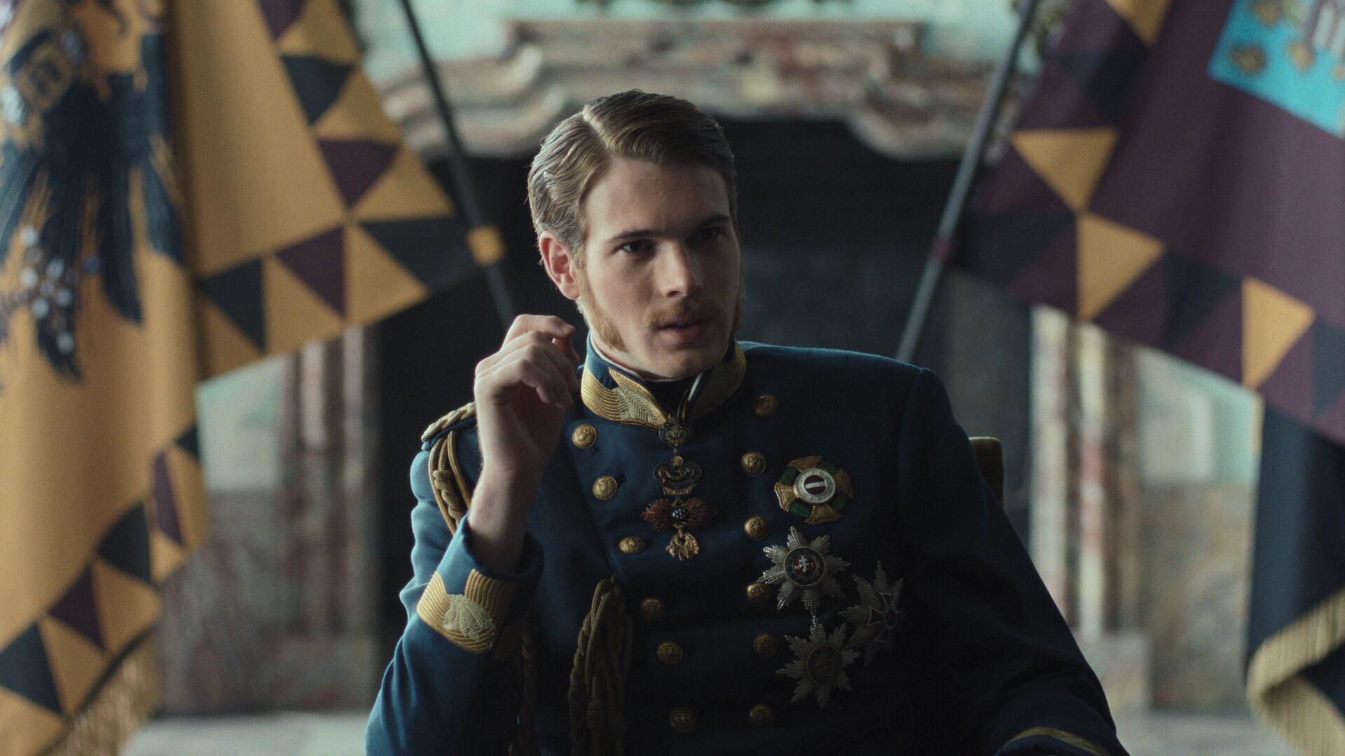 Philip Froissant interpreta a Francisco José I de Austria en "La emperatriz". Su reinado de casi 68 años fue el cuarto más prolongado de la historia europea (Foto: Netflix)
