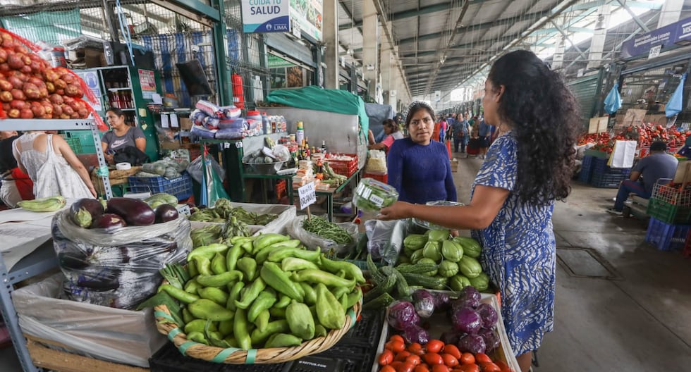 Perú enfrenta alta inflación en alimentos y transporte