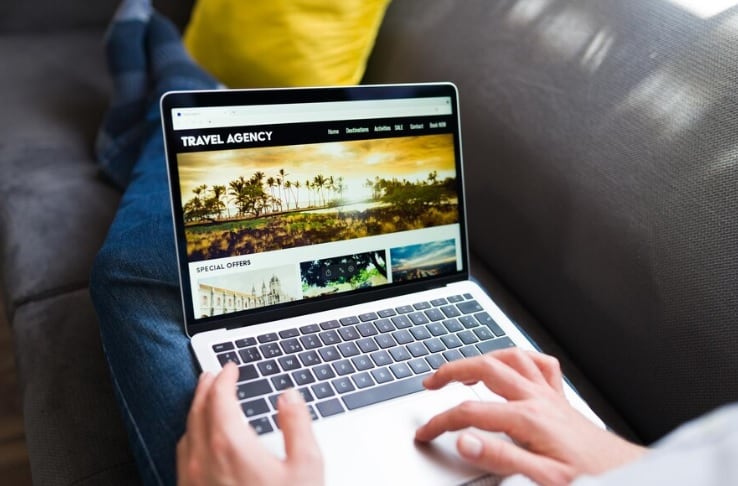 Es necesario que corrobores si el sitio web de la agencia de viaje es verídica y segura. (Foto referencial: Freepik)