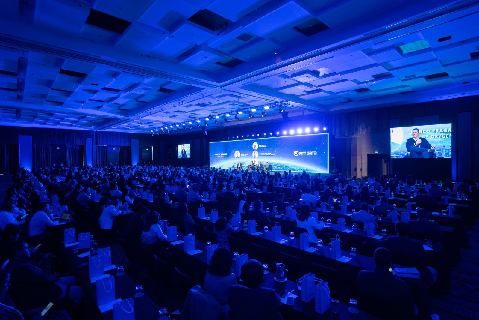 El Digital & AI Summit reunió a cientos de líderes empresariales para debatir el impacto de la inteligencia artificial. (Foto: NTT Data)