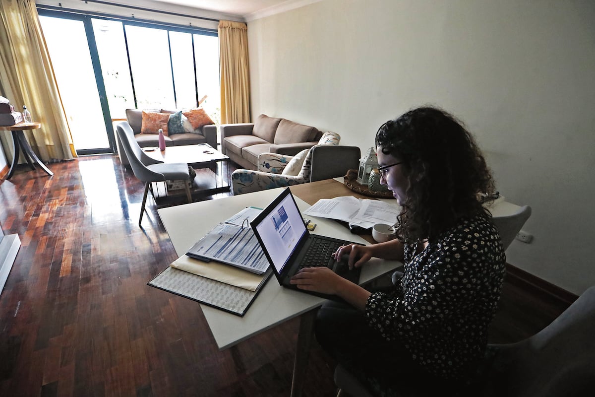 Hoy en día el envío de correos luego del horario de trabajo es considerado como un indicio de sobretiempo en el Perú.