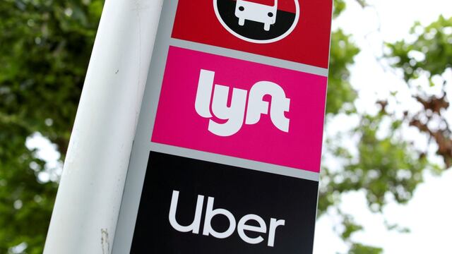 Acciones de Uber y Lyft se disparan tras fallo judicial de tratar a conductores como contratistas