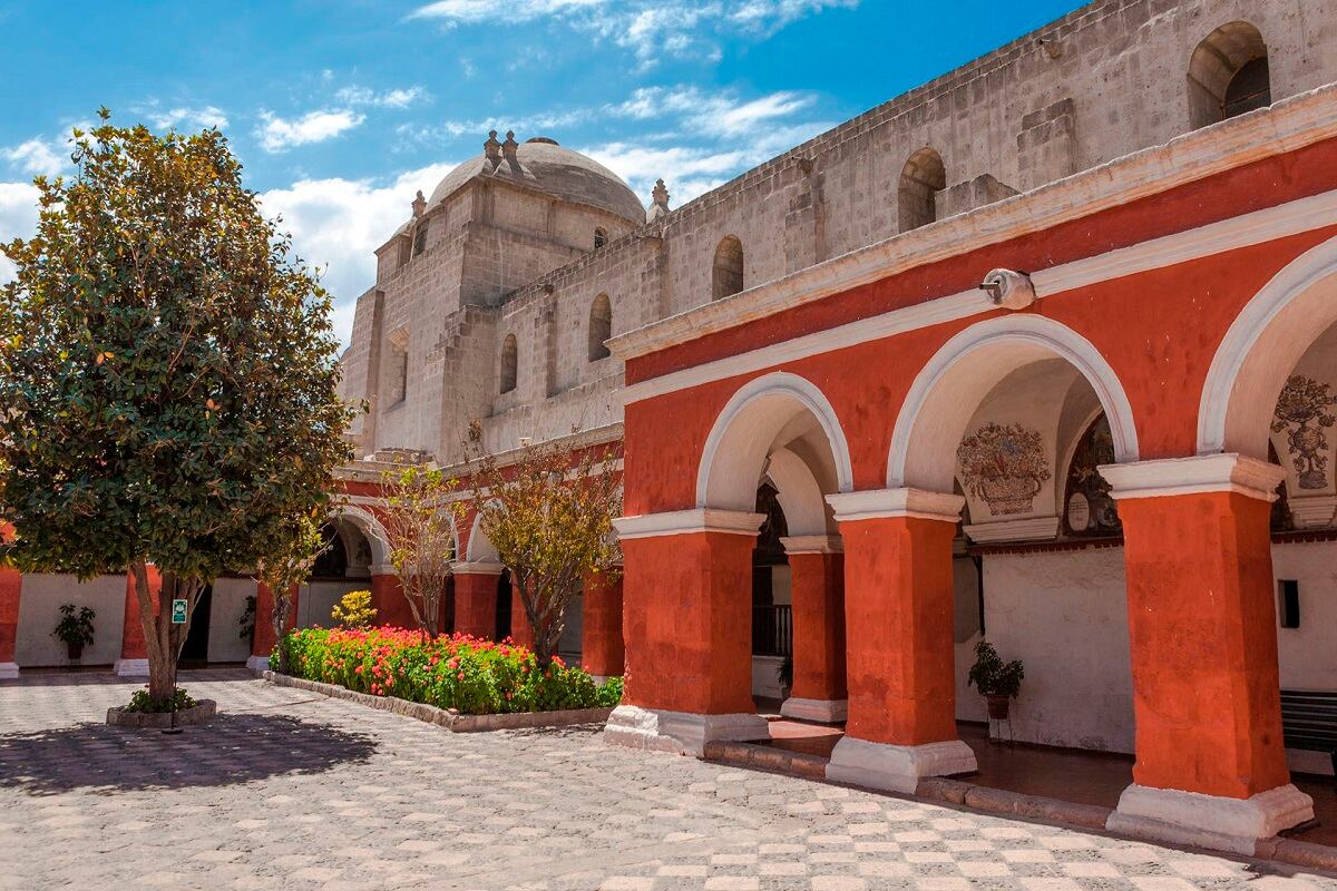 El Monasterio de Santa Catalina es uno de los destinos principales de Arequipa que ha reportado una caída de visitas como el Valle del Colca por lo que la región del sur debe plantear estrategias para aumentar el turismo. (Foto: Perú Travel).