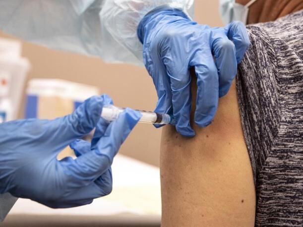 Aprueban vacuna contra el neumococo para adultos mayores de 50 años. (Foto: Andina)