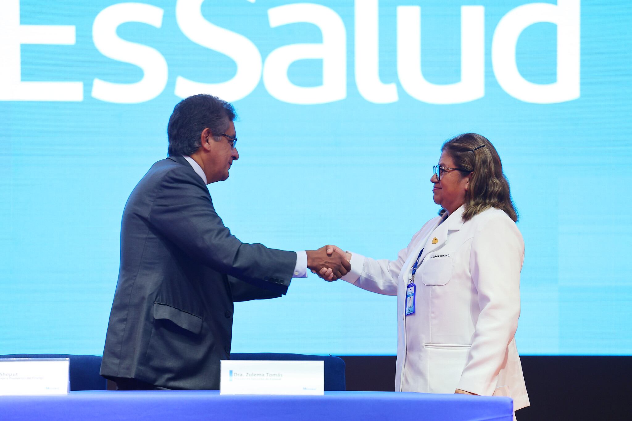Juan Sheput afirmó que “en los próximos días habrá un cambio inmediato” en EsSalud. Foto: Ministerio de Trabajo.