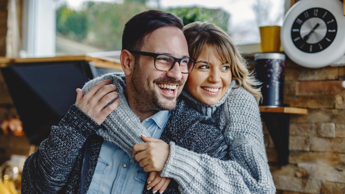 Un especialista en relaciones recomienda hacer esta pregunta matutina para mejorar la convivencia