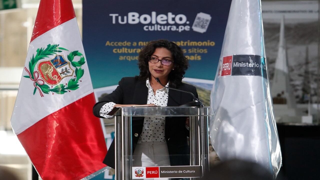 La ministra de Cultura dijo que los gritos que escuchó el último viernes durante su visita a Puno no tenían que ver con demandas sociales y más bien eran sociales.