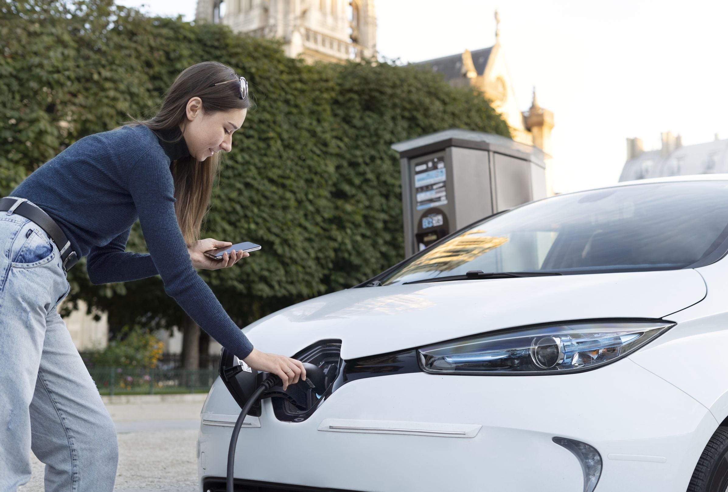 California y Gavin Newsom están impulsando los autos eléctricos (Foto: Freepik)
