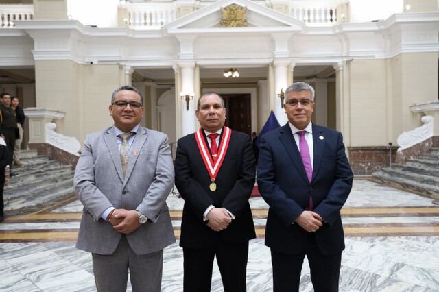 El presidente del Poder Judicial, Javier Arévalo Vela, y el ministro del Interior, Juan José Santiváñez, se reencontraron en evento. Foto: PJ.