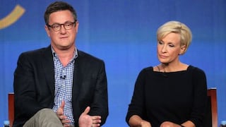 Presentadores de TV atacados por Trump lo acusan de inestable y de chantaje